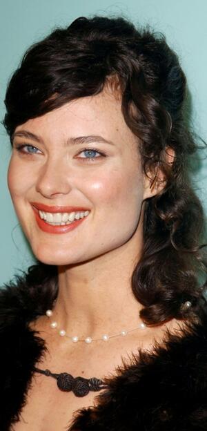 Shalom Harlow Biography | Fandango